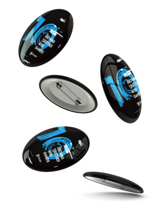 SADES κονκάρδα 10th Anniversary SA-BADGE, μαύρη